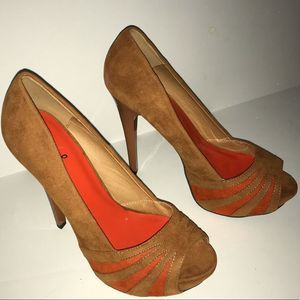 Boho Chic faux suede tan /orange heel  6.5 EUC